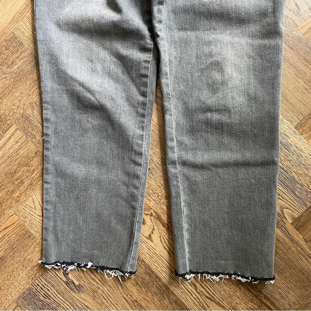 Gloria Vanderbilt Amanda Grey Gray Ankle Cropped Jeans with Distressed Hem 6 - Picture 5 of 7